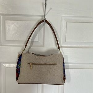 NWOT (no tags on products)Authentic leather from Leon, GTO Mex. Beautiful purse!